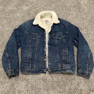 Vintage LEVI'S Sherpa Lined Denim Jean Trucker Jacket Size 40R San Francisco USA